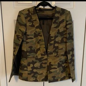 BCBG Camo Upas Cape/Blazer